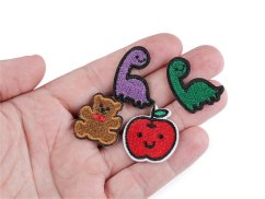Nažehlovačka medvídek, dinosaurus, jablko