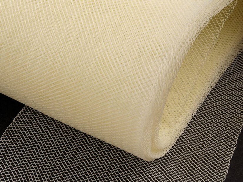 Modistická krinolína na výrobu dekorací, fascinátorů a vyztužení šatů šíře 8 cm