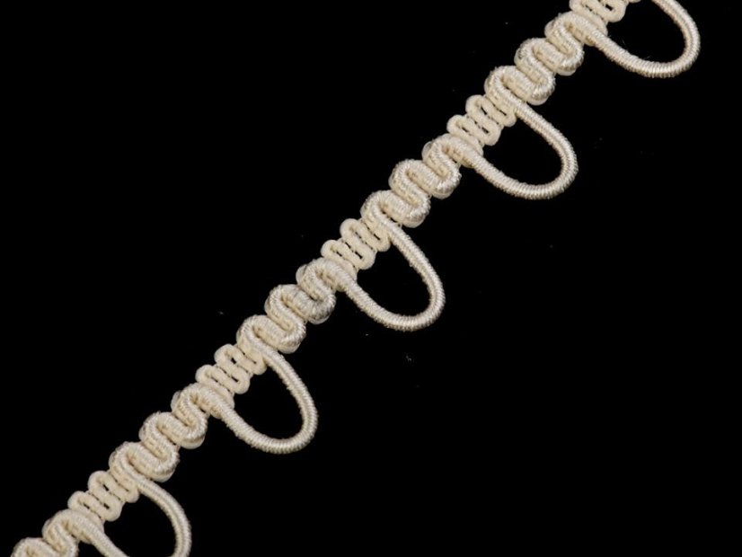 Prýmek s pružným očkem na knoflíky šíře 15 mm