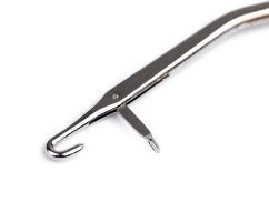 Vázací háček na tapiko s dřevěnou rukojetí