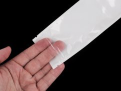 Uzavíratelný sáček se závěsem 7x25 cm jedna strana průhledná